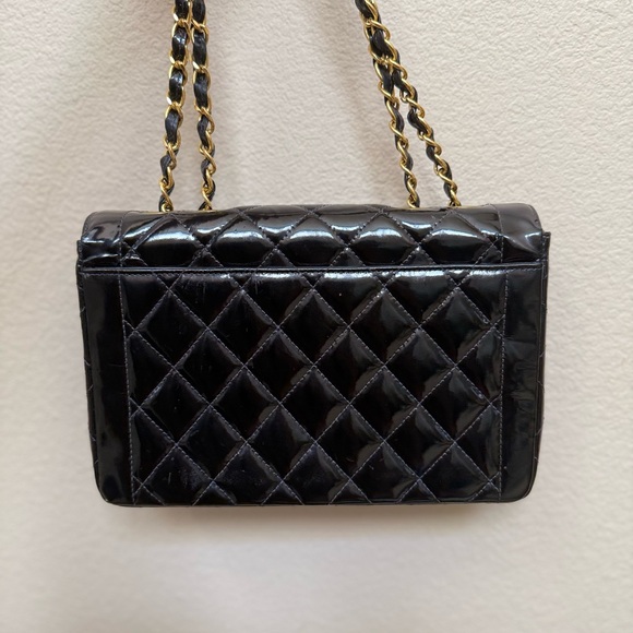 Chanel Single Flap Quilted Shoulder Bag with Gold Vintage - Picture 3 of 16